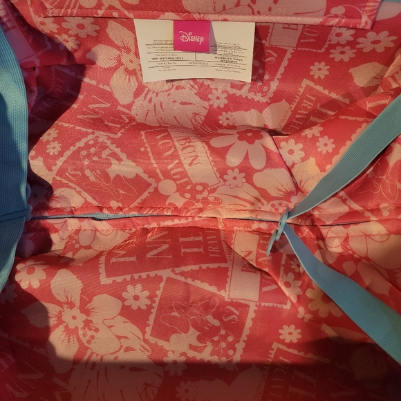 Minnie Mouse Carry-On Luggage - Picture 6 of 13